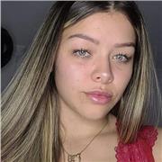 Profesora de apoyo en español de manera virtual